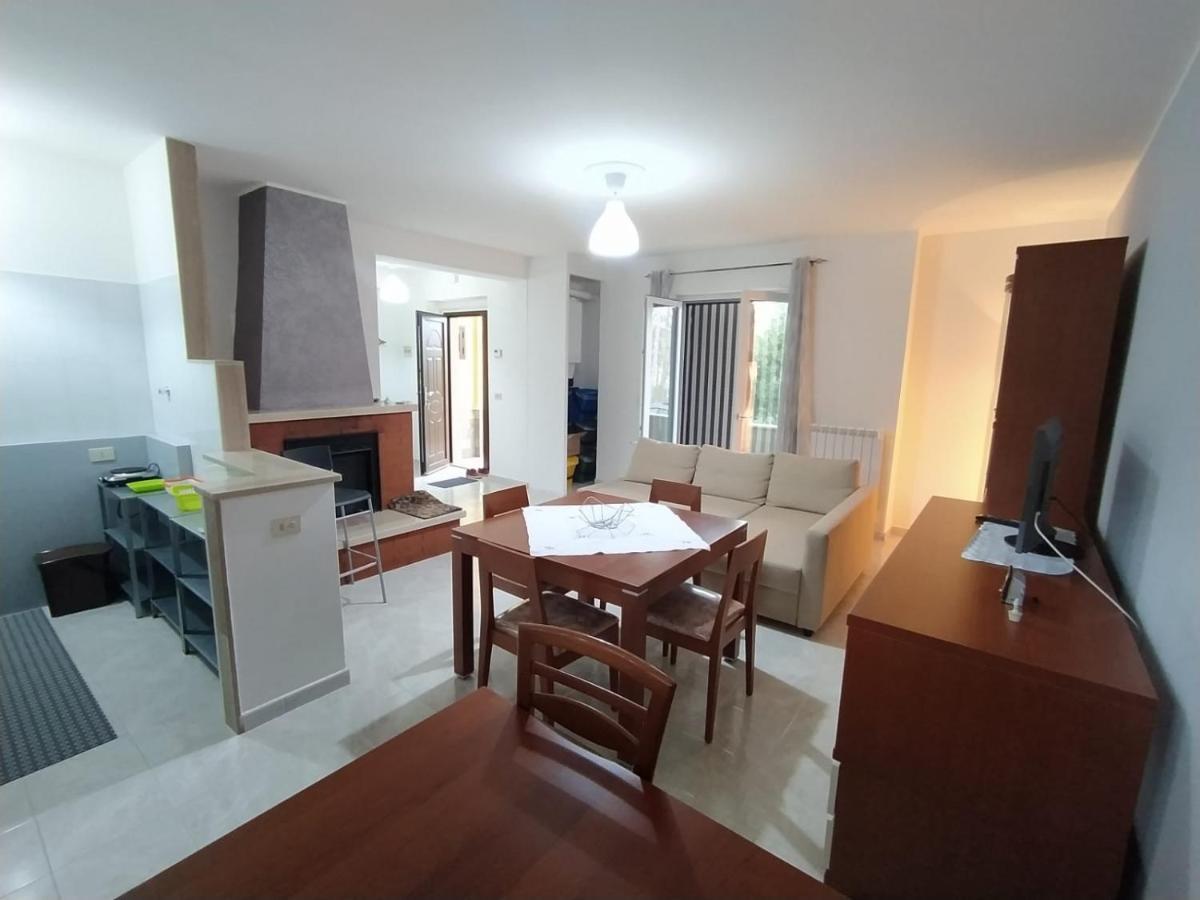 Casa Degli Ulivi Con Parcheggio Privato Daire Muro Lucano Dış mekan fotoğraf